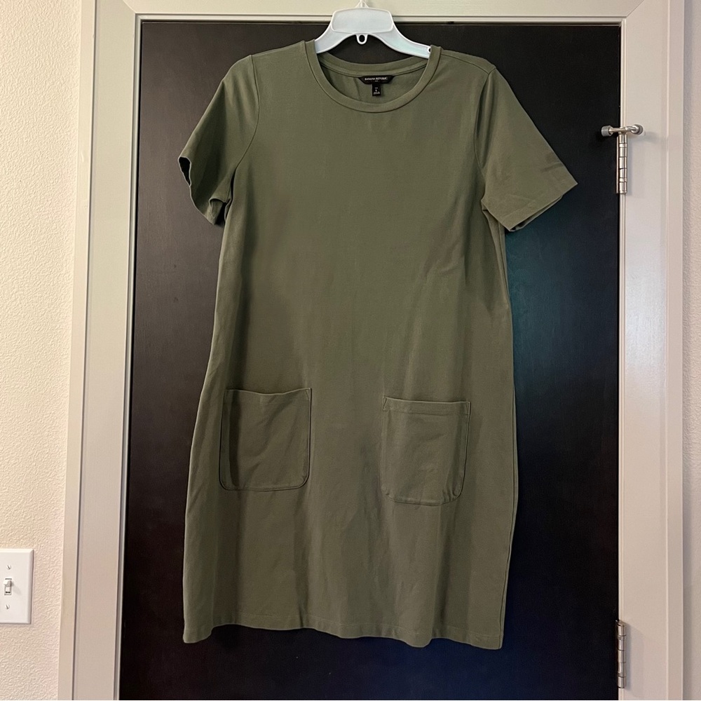 Olive green t shirt dress w pockets large TALL
